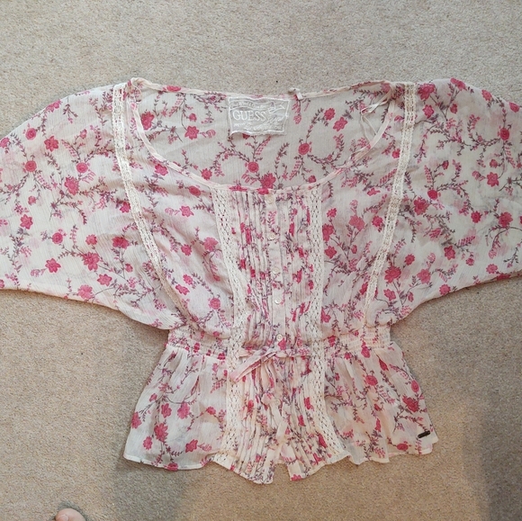 Guess Shirt Size Medium Pink Cream Floral! - Picture 16 of 16